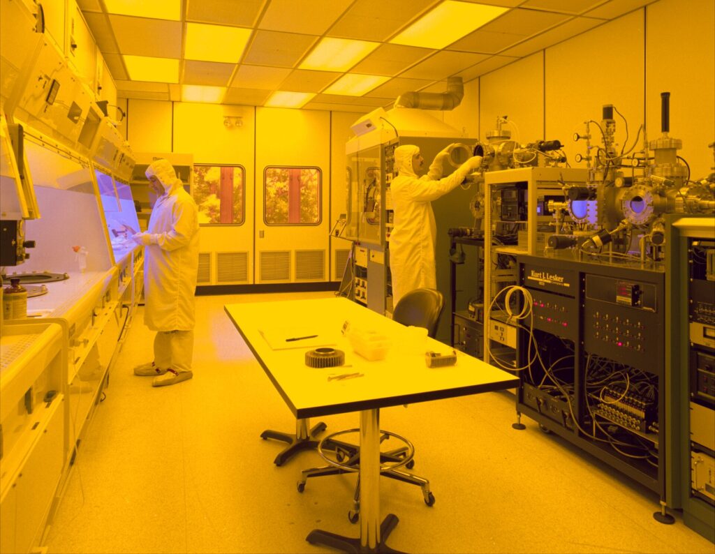 Semiconductor factory clean room with silicon wafer production equipment